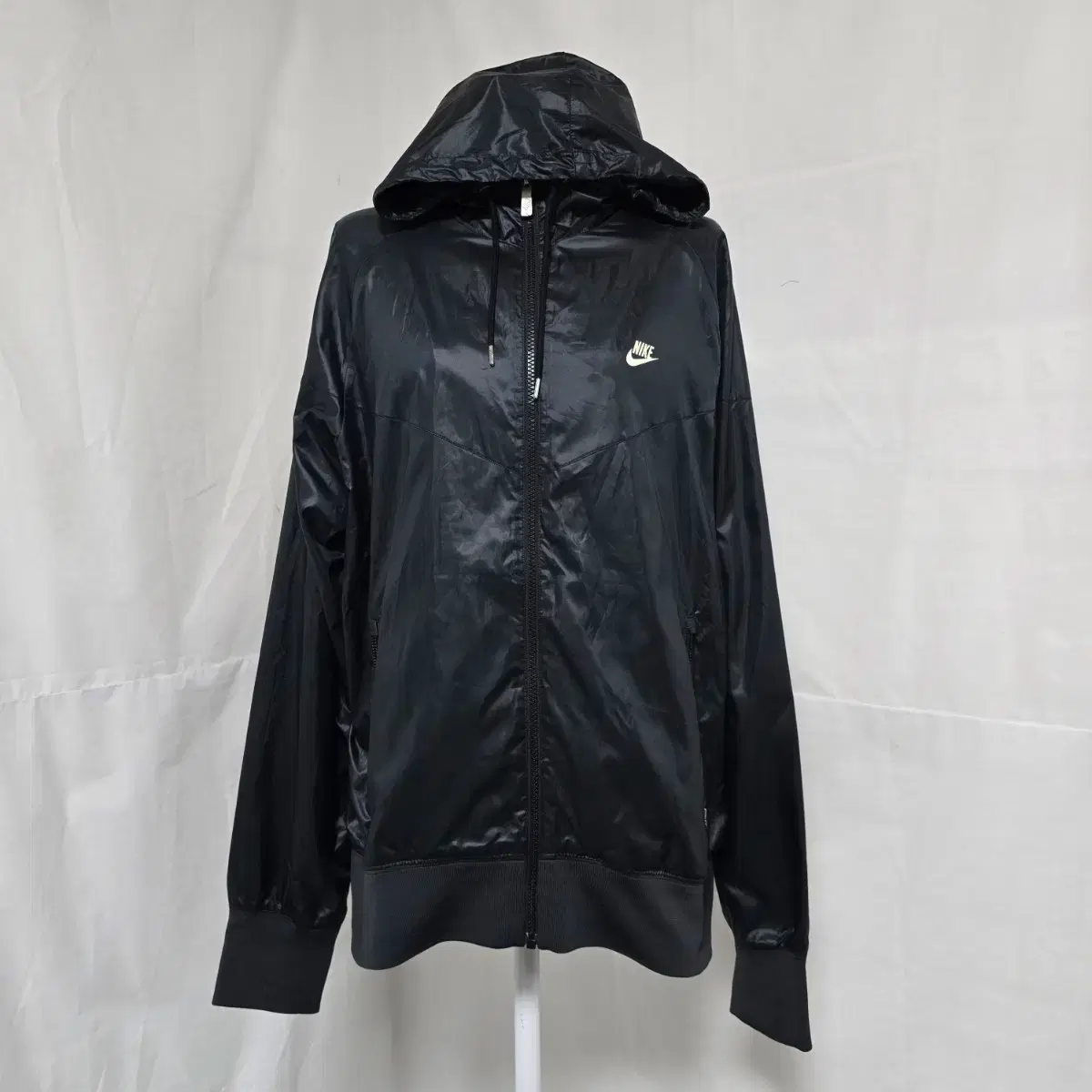 Nike フード付き ブラック ウィンドブレーカー NIKE(ナイキ) 黒 フード